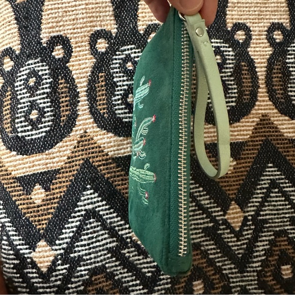 Old Navy Cactus Wrislet Green Women - Picture 4 of 6